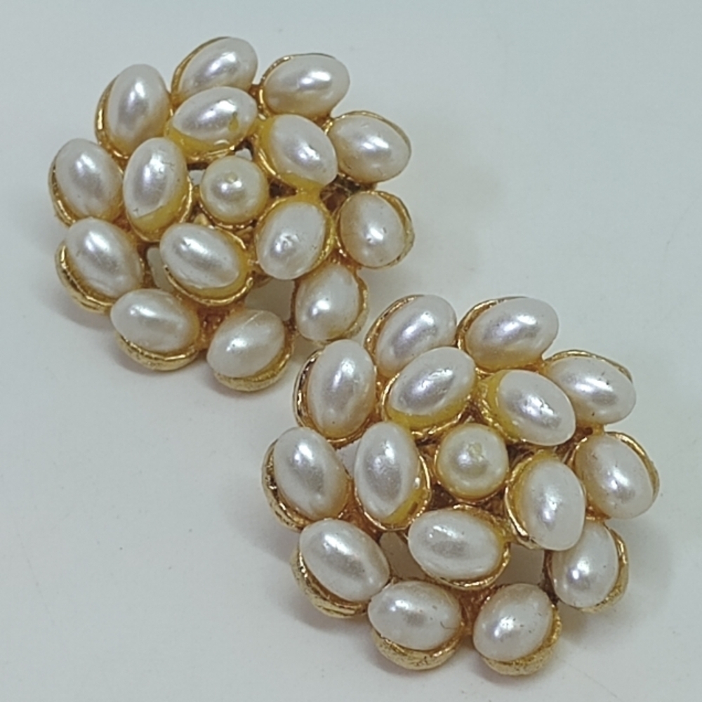 * vintage ART faux pearl cluster gold tone clip on earrings